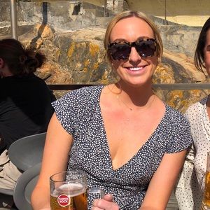 Meet your Posher, Elizabeth